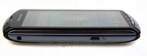 Xperia Play - Tampak Kiri Xperia Play Tampak Kiri