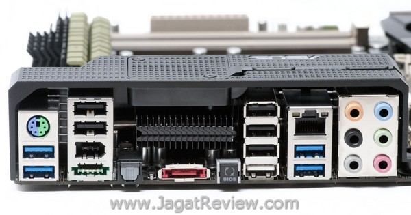 ASUS_Sabretooth_X79_Board_Backpanel ASUS Sabretooth X79 Board Backpanel