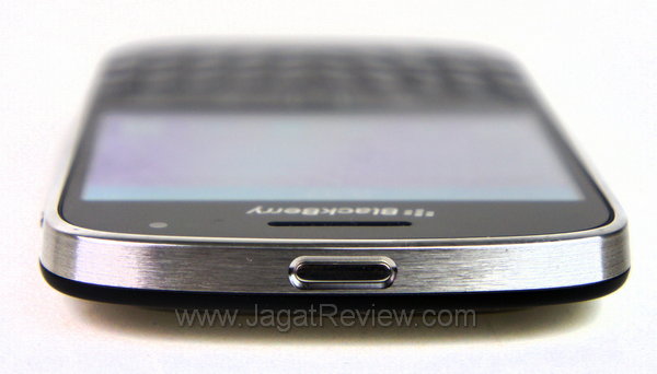 Blackberry Bold 9900 - Sisi Atas Blackberry Bold 9900 Sisi Atas