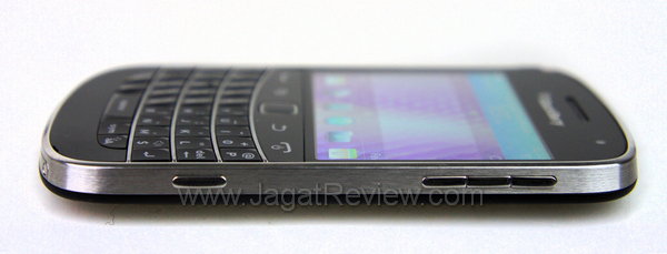 Blackberry Bold 9900 - Sisi Kanan Blackberry Bold 9900 Sisi Kanan