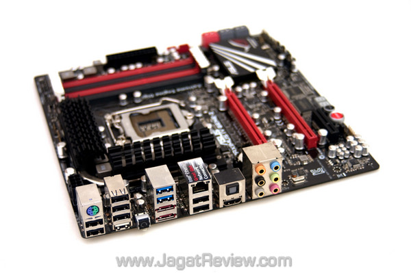 asus rog maximus iv gene-z board 03 asus rog maximus iv gene z board 03