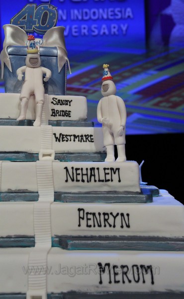 Intel Rayakan Ulang Tahun ke-40 5 intel cake
