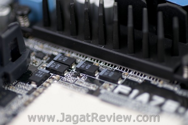 ASUS_F1A75-I_Deluxe_Board_TantalumCapasitor ASUS F1A75