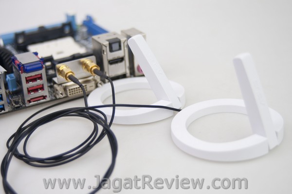 ASUS_F1A75-I_Deluxe_Wi-Fi_Antenna_Plug-In ASUS F1A75 I Deluxe Wi Fi Antenna Plug In