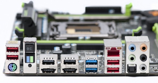 Gigabyte G1 Assassin2 Board Backpanel