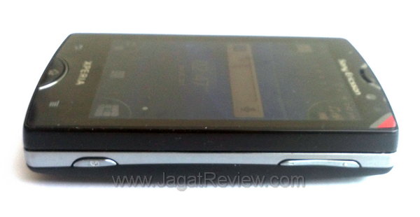 Xperia Mini Pro Sisi Kanan