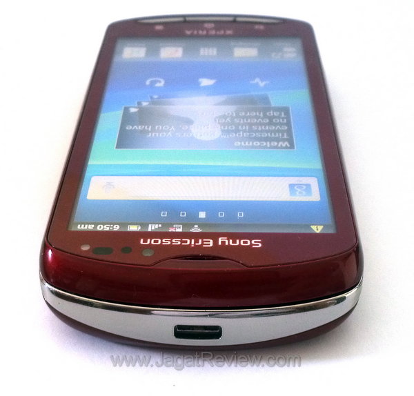 Xperia Pro - Sisi Atas Xperia Pro Sisi Bawah