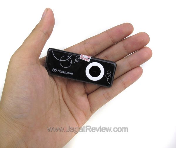 transcend digital music player hand