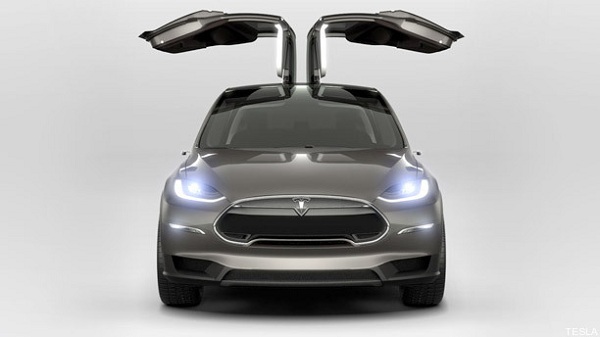 Tesla Model X, Lebih Hebat Dibanding Porsche 911 dan Audi Q7? 16 Tesla Model X Falcon Wing Doors