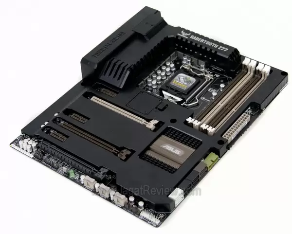 ASUS SABRETOOTH Z77 Board Overview