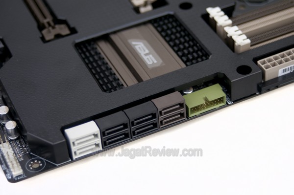 ASUS SABRETOOTH Z77 Board SATA
