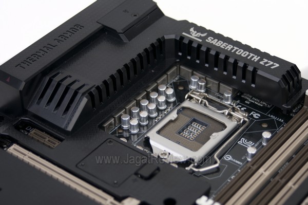 ASUS SABRETOOTH Z77 Board SocketArea