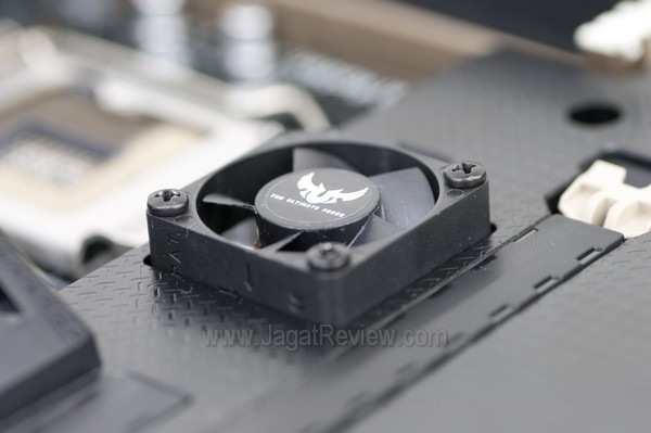 ASUS SABRETOOTH Z77 ThermalArmor Fan Atas