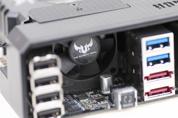 ASUS SABRETOOTH Z77 ThermalArmor Fan Backpanel