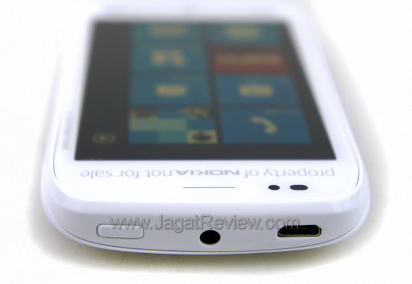 Nokia Lumia 710 - Sisi Atas