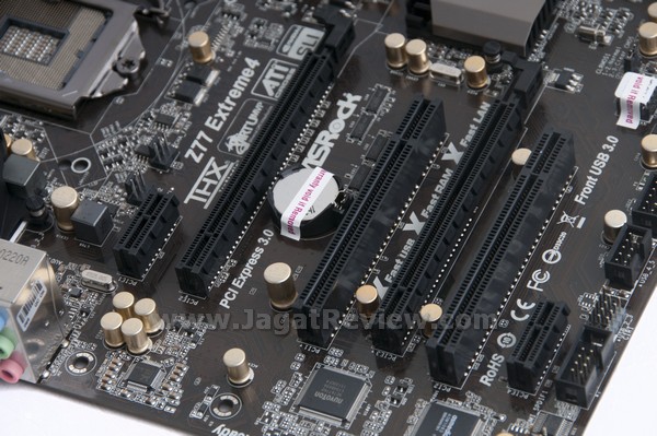 ASRock_Z77_Extreme4_Board_PCI_Slots