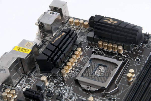 ASRock_Z77_Extreme4_Board_SocketArea