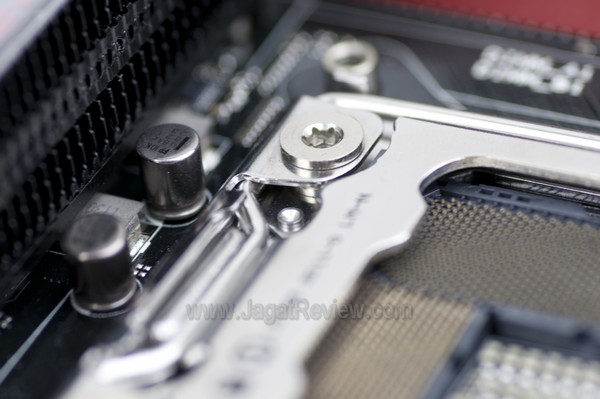 ASUS_Rampage_Extreme_IV_Formula_BF3_Board_Component_SolidCaps