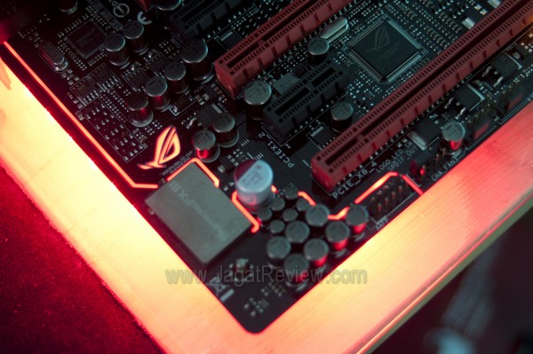 ASUS_Rampage_Extreme_IV_Formula_BF3_Board_LightsON_1