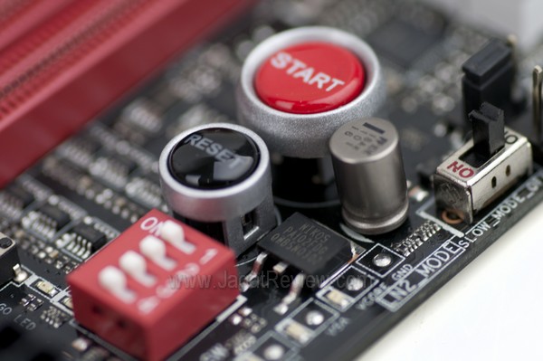 ASUS_Rampage_Extreme_IV_Formula_BF3_Board_OnboardButtons_alt