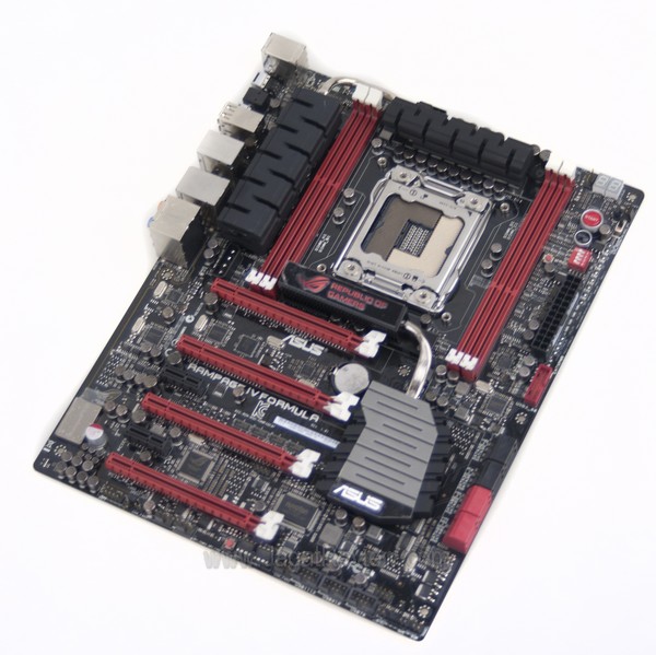 ASUS_Rampage_Extreme_IV_Formula_BF3_Board_Overview4