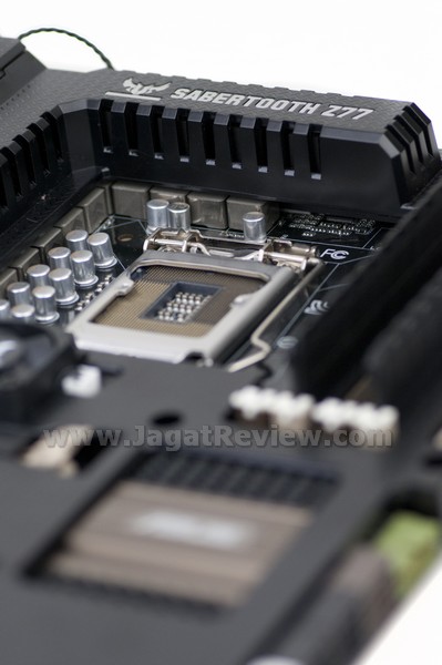 ASUS Sabertooth Z77 Aufmarker1