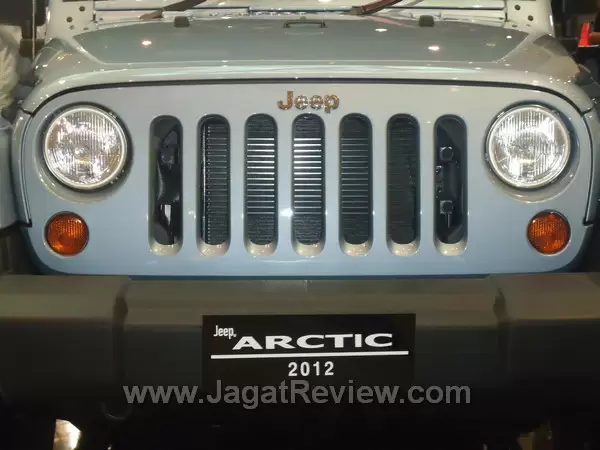 Jeep Wrangler Sahara Arctic: 4x4 Limited Edition dengan Tenaga 285 hp 8 Jeep Wrangler Sahara Arctic 2