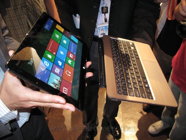 Asus Tablet 810 open1