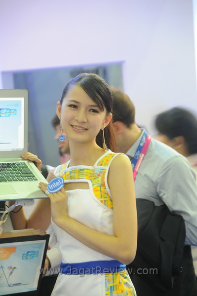 Booth Babes Computex 2012 Day 4 2