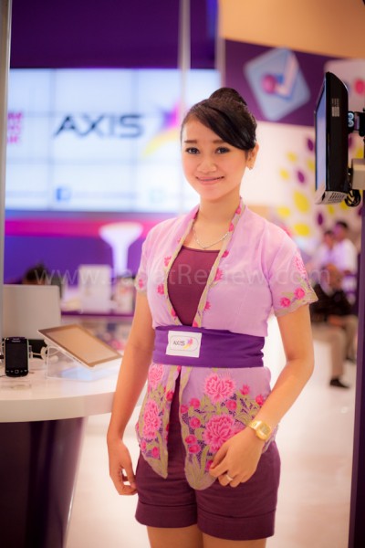 Booth Babes FKI 2012 12