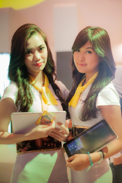 Booth Babes FKI 2012 14