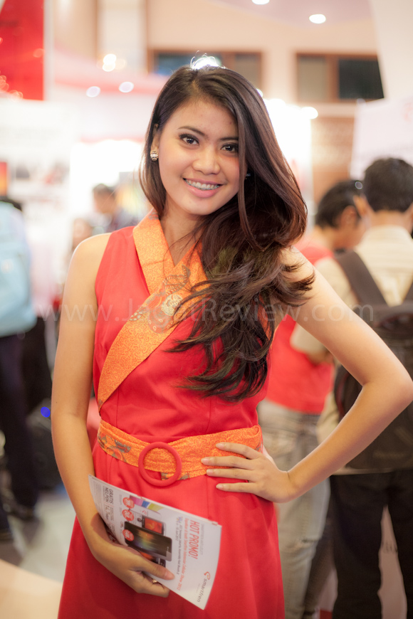 Booth Babes FKI 2012 3