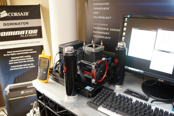 CORSAIR COMPUTEX2012 DSC01274s