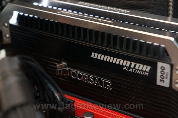 CORSAIR COMPUTEX2012 DSC01278s