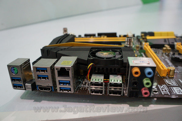 asrock-computex-3 DSC00635s