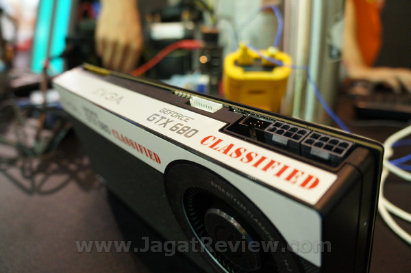 EVGA GTX680CLASSIFIED DSC01446s