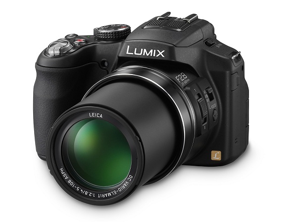 Panasonic Lumix DMC FZ200 Front