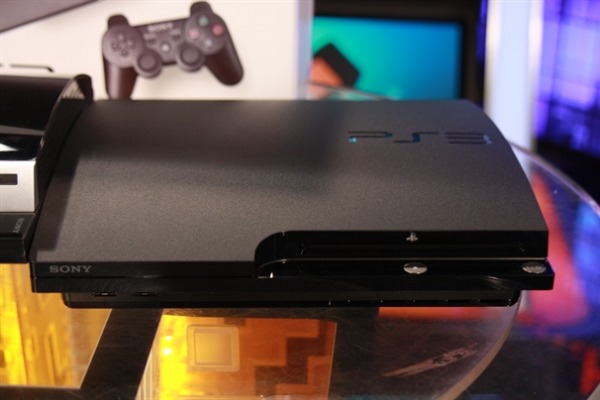 Sony: Kami akan Dukung Playstation 3 Hingga Tahun 2015! 8 ps 3 slim