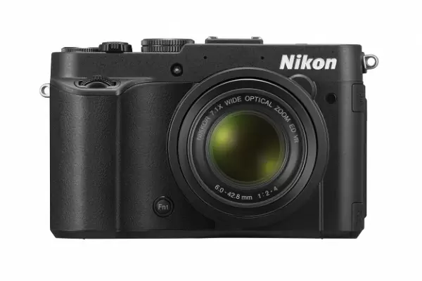 Nikon Coolpix P7700 Front