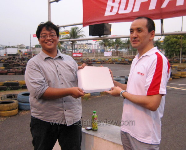Peluncuran Buffalo Ministation Thunderbolt - Manusia Indonesia pertama yang memilikinya Peluncuran Buffalo Ministation Thunderbolt Manusia Indonesia pertama yang memilikinya