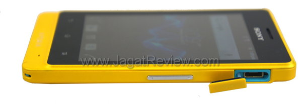 Sony Xperia Go - Sisi Kanan Sony Xperia Go Sisi Kanan