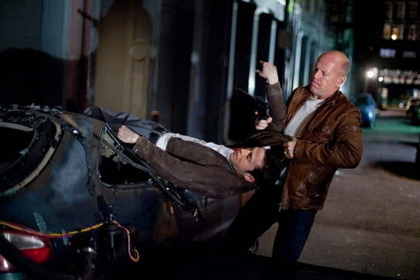 looper-tristar-pic01
