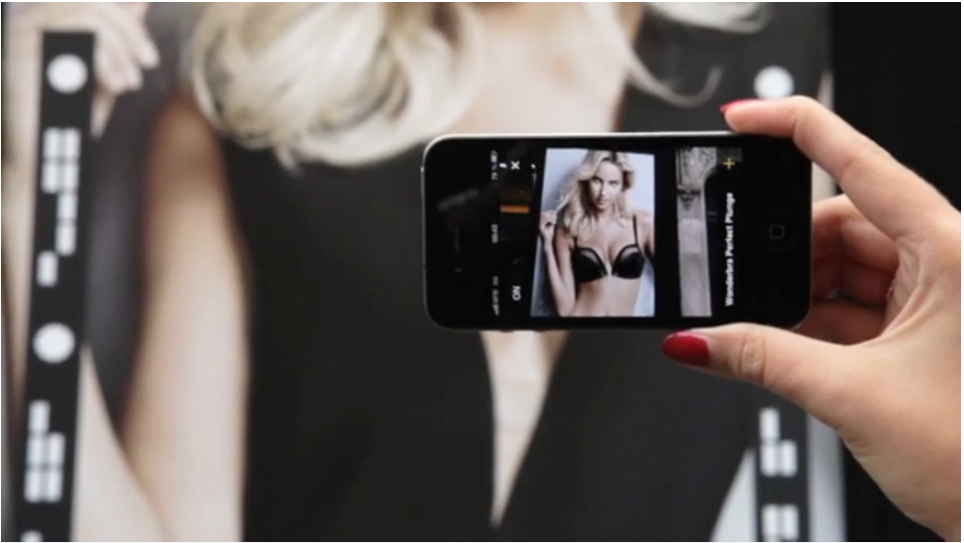 Intip Baju Dalam Supermodel Dengan App Wonderbra 10 Screen Shot 2012 10 10 at 11.53.43 AM