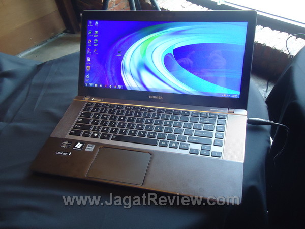 Toshiba Luncurkan Ultrabook Pertama di Dunia dengan Tampilan 21:9 11 Toshiba Satellite U840W 1