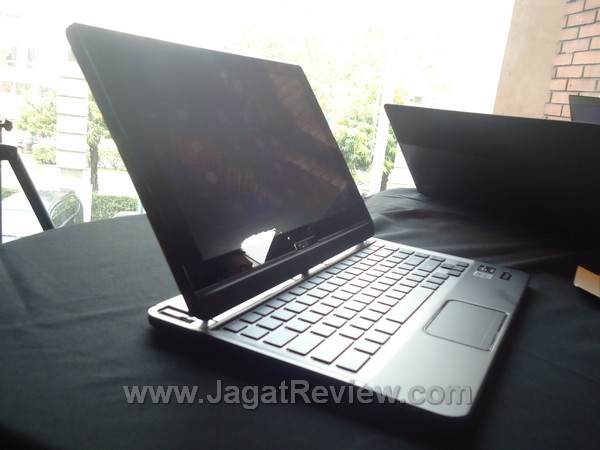 Toshiba U920T (2) Toshiba U920T 2