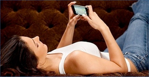 woman-using-iphone