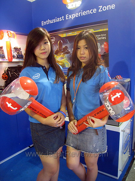 MegaBazar BoothBabes Intel T Zone