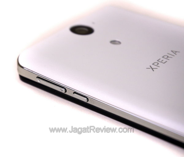 Sony Xperia V Sisi Kanan