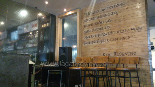 Sony XperiaTX Kamera UTama Indoor