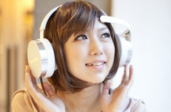 Mico Headphones Memainkan Musik Berdasarkan Mood Penggunanya 1 dnews files 2013 03 neurowear mico headphones 660 jpg